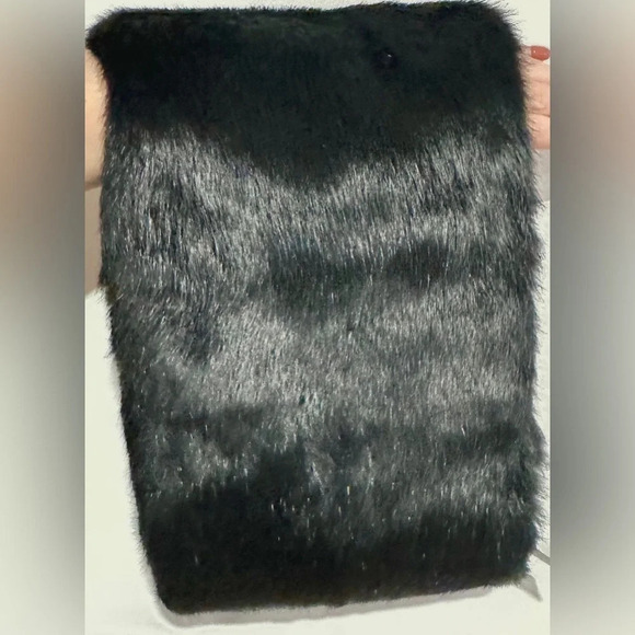 🖤Armani NWT Rabbit Fur Collar Scarf - Picture 5 of 9